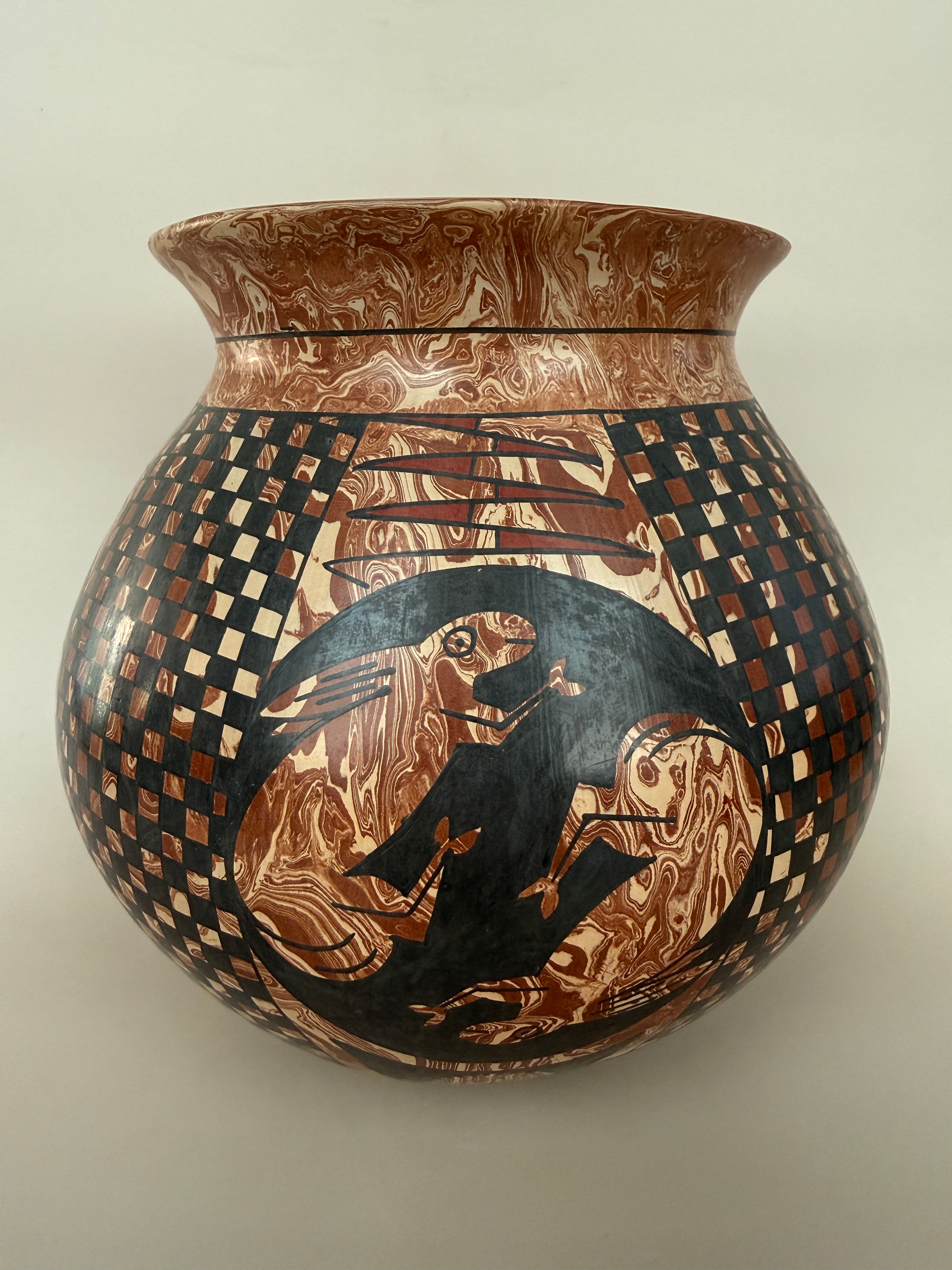 Vintage Mata Ortiz Ceramic Pot by Paty Ortiz.